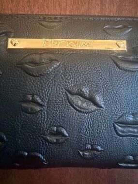 Betsey Johnson Black Embossed Lips Zip Around Wristlet Wallet NWT